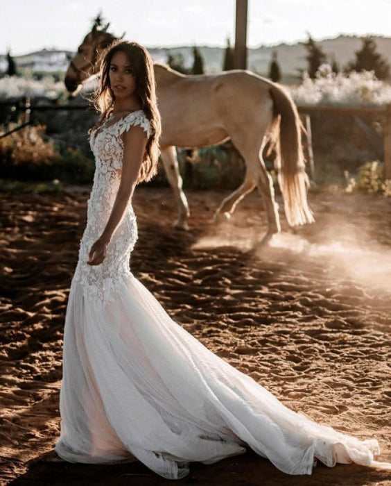 Elegant Sleeveless Mermaid Lace Wedding Dresses V-neck-Bridelily Elegant Sleeveless Mermaid Lace Wedding Dresses V-neck-Bridelily