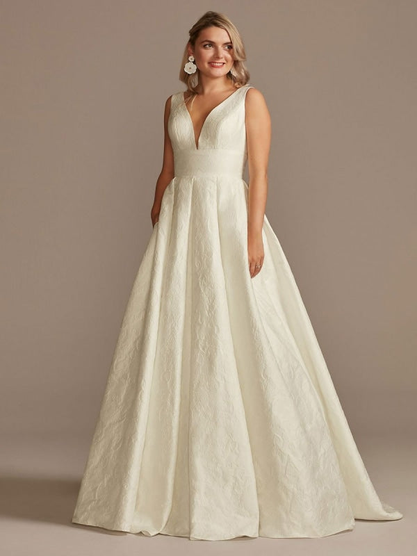 White Simple Wedding Dress Lace V-Neck Sleeveless A-Line Court Train Backless Bridal Gowns