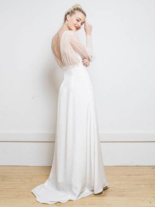 White Simple Wedding Dress Satin Fabric V-Neck Long Sleeves A-Line Tulle Satin Fabric Long Bridal Dresses